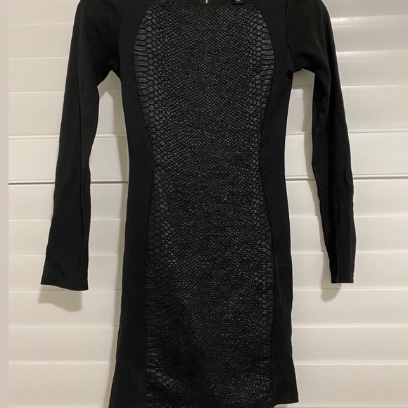 Faux snake skin dress from H&M collection ✨ - Picture 4 of 4